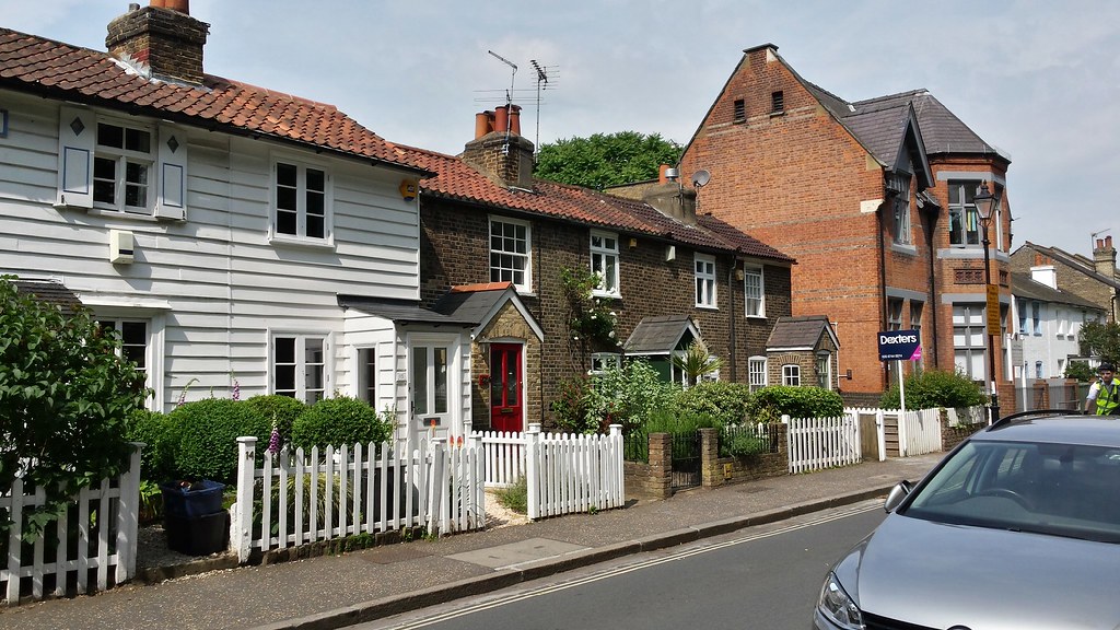 Twickenham Green 262017. Houses along First Cross Road b… Flickr