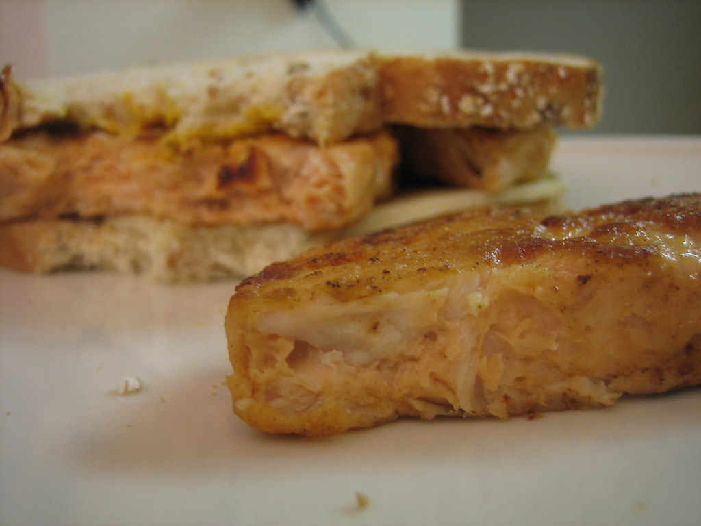 pic 450 Costco salmon patties. Mmmmmmmmm... Ernesto Andrade Flickr