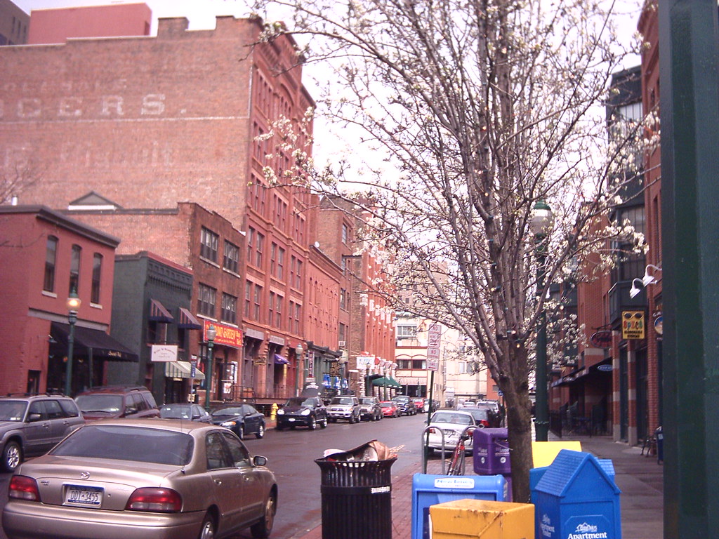 Syracuse, New York A street about a block off of Armory Sq… Flickr