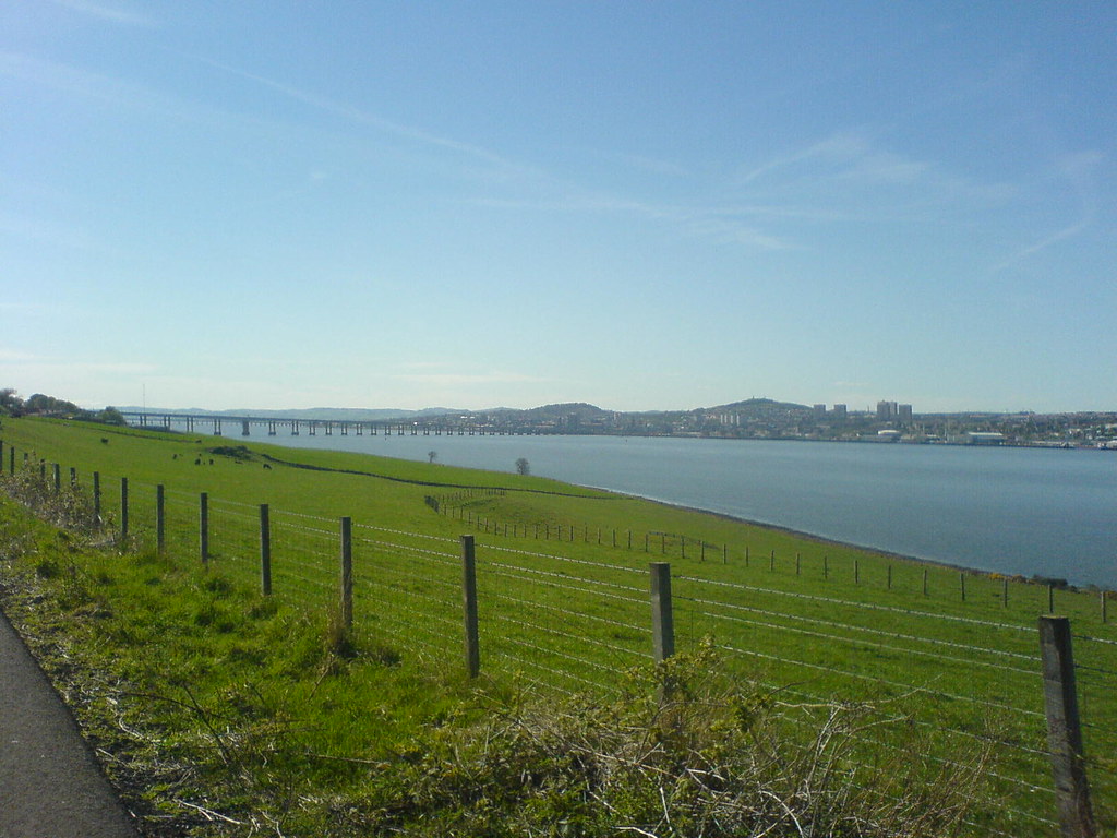 Dundee from tayport side of bridge Disco_dave83 Flickr