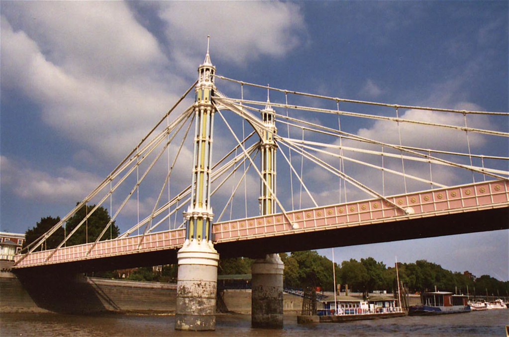 Albert Bridge, London Bridgepixing the Albert Bridge, comp… Flickr