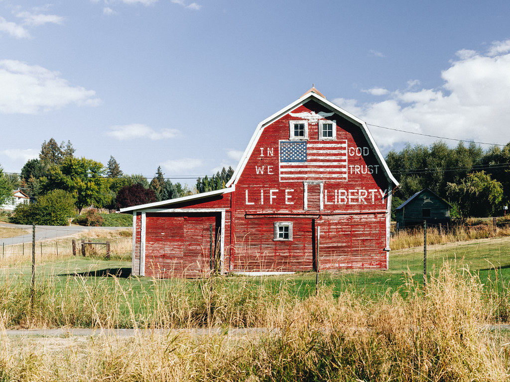 Red Barn With American Flag Duncan.co/redbarnwithameric… Flickr