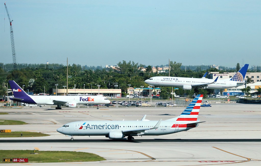 United Airlines 737 Miami action! United Airlines 737924,… Flickr
