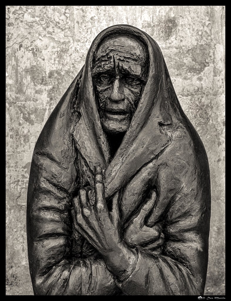 The Beggar Wrapped up against the cold this Beggar staue l… Flickr