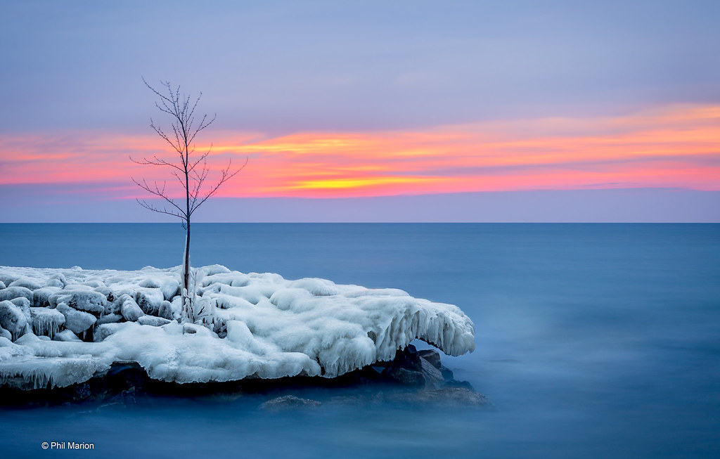 25 second long exposure of sunrise over Lake Ontario and a… Flickr