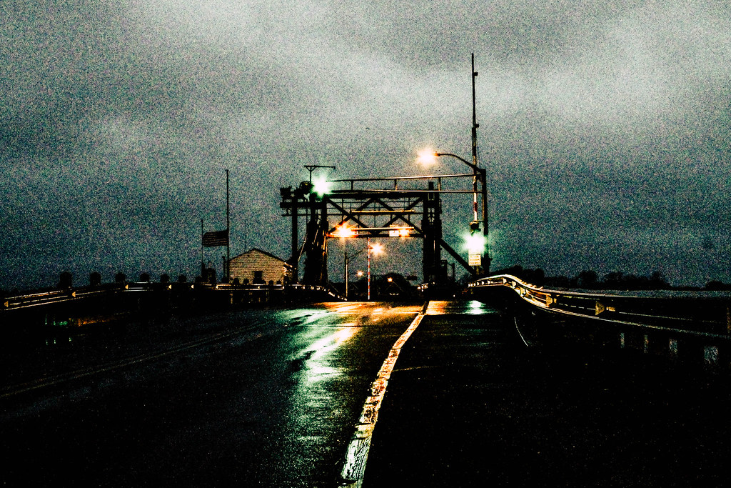 19) Glimmer Glass Bridge Lexi Lucarelli Flickr