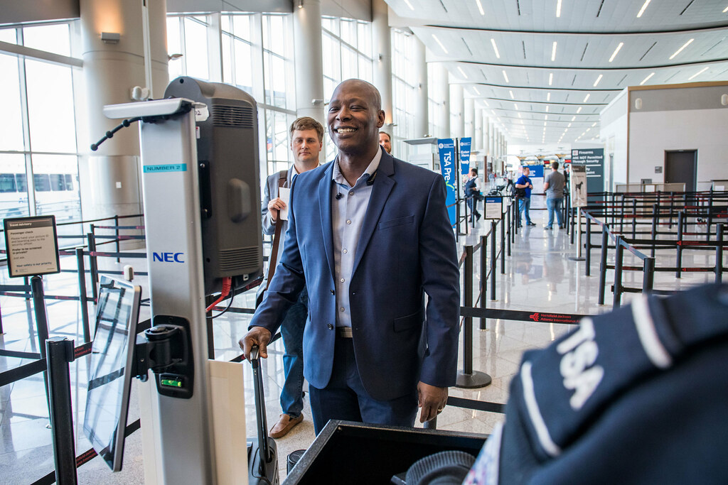 Customer uses facial recognition as identification at TSA … Flickr