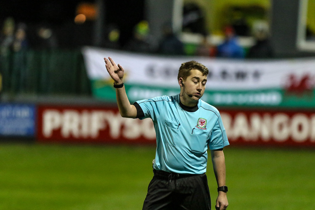 Caernarfon Town v Aberystwyth Town 2018_12_14 Flickr