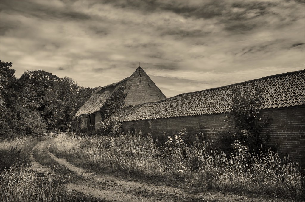 L9990641 Old Barn Belton, Norfolk (toned) Derek Jackson Flickr