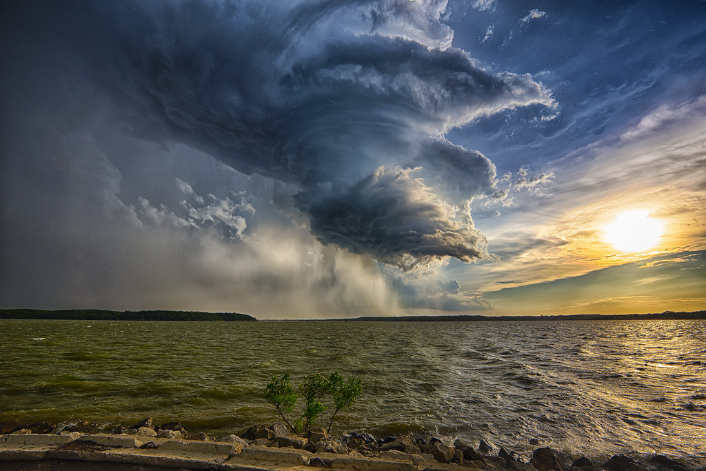 Storm over the Lake The following photo taken a few minute… Flickr