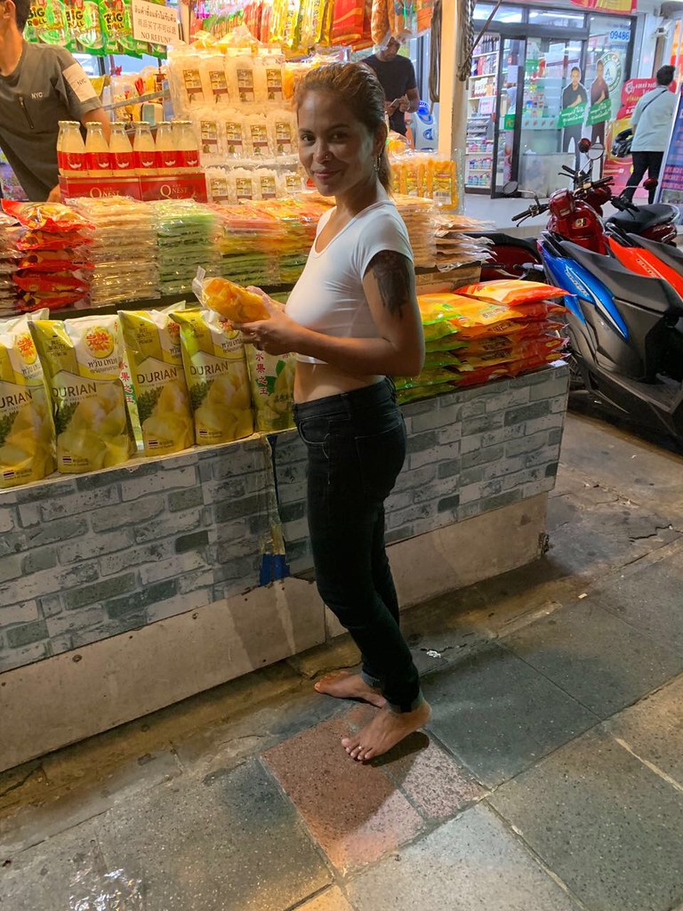 Shopping barefoot a photo on Flickriver