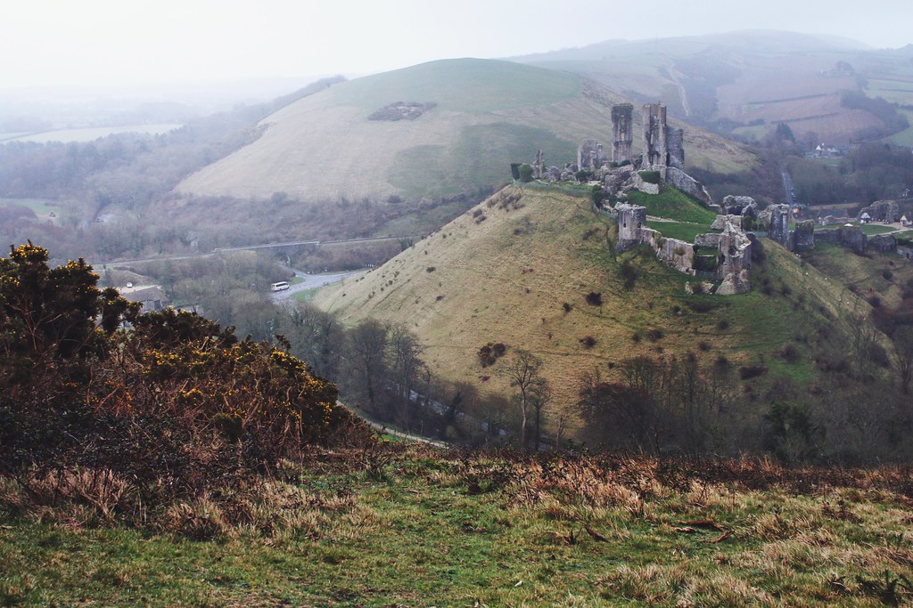 Corfe Castle from a higher viewpoint Durnag Flickr
