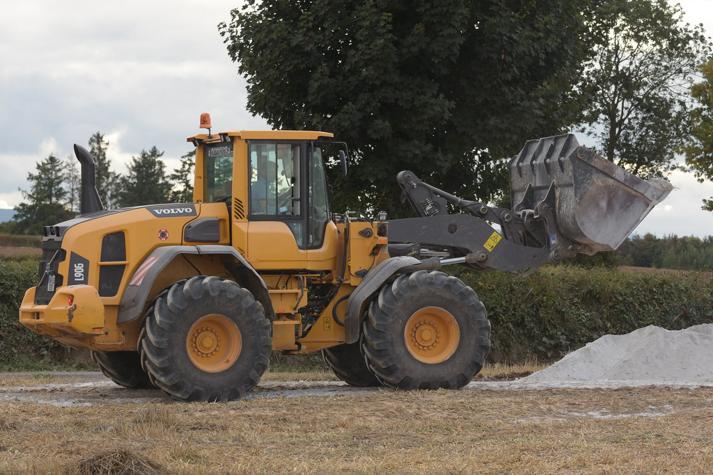 Volvo L90 Loader