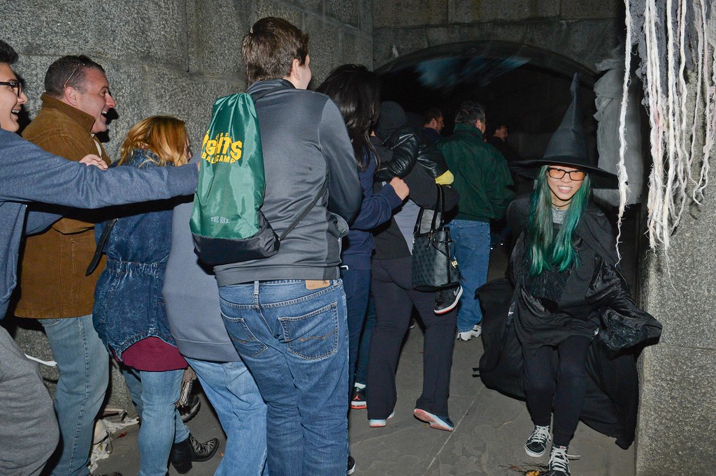 DA4_5361_102315 Ft Totten Haunted Tour Fort totten Lante… Flickr