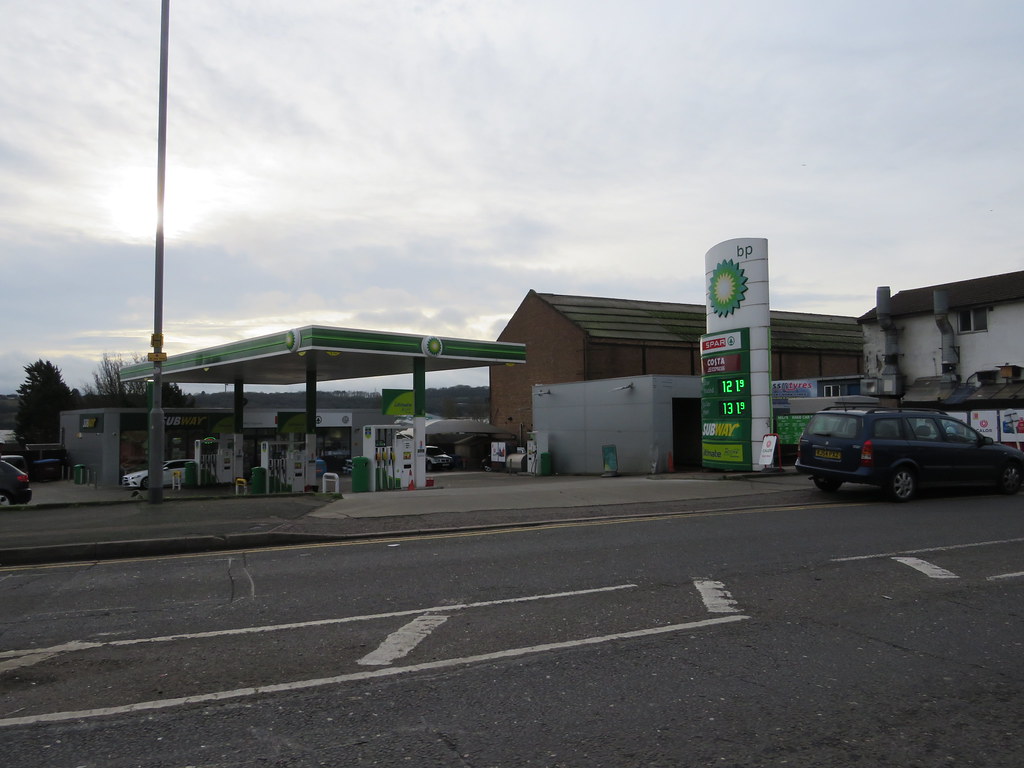 BP 391393 Dunstable Road, Luton, Bedfordshire 2 Flickr