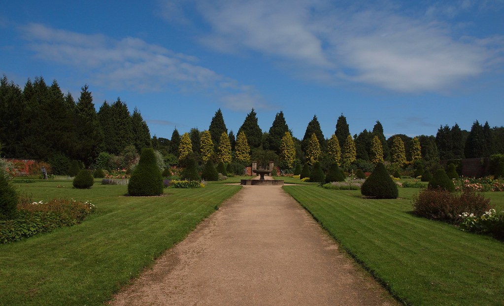 2015_07_0394 Rose Garden, Newstead Abbey, Nottinghamshire … Flickr