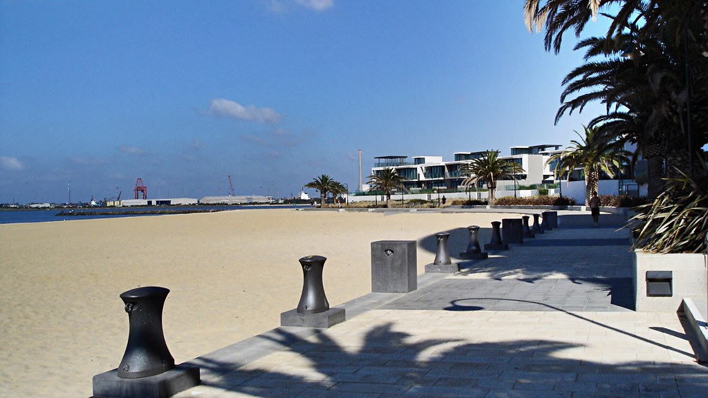 Beacon Cove Beach, Port Melbourne, Victoria Beacon Cove is… Flickr