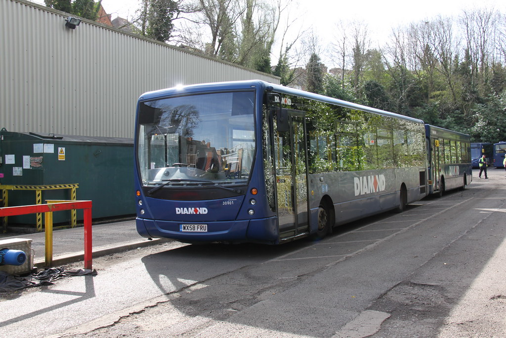 128540 Diamond (WM) WX58FRU Diamond Bus, Redditch depot Flickr