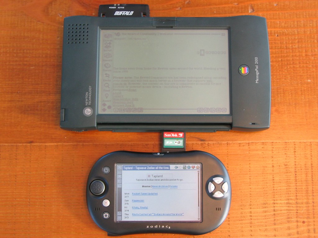 Browser Wars A Newton MessagePad 2100 (top) and Tapwave Zo… Flickr