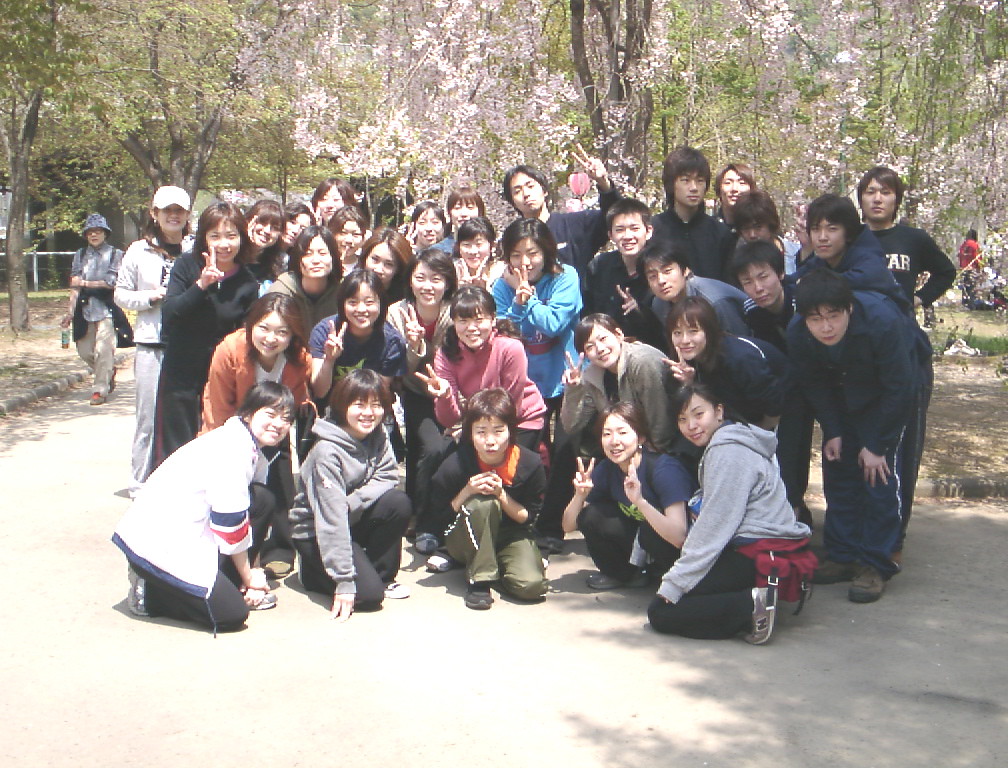 2003年サークル集合写真 2003年のサークル春合宿の集合写真．とってもいい天気でした☆ hiroyuki suetomo Flickr