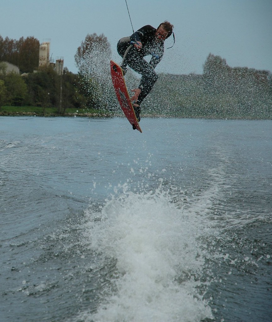Ferdi jump Wakeskate 2 Matthieu Milliot Flickr