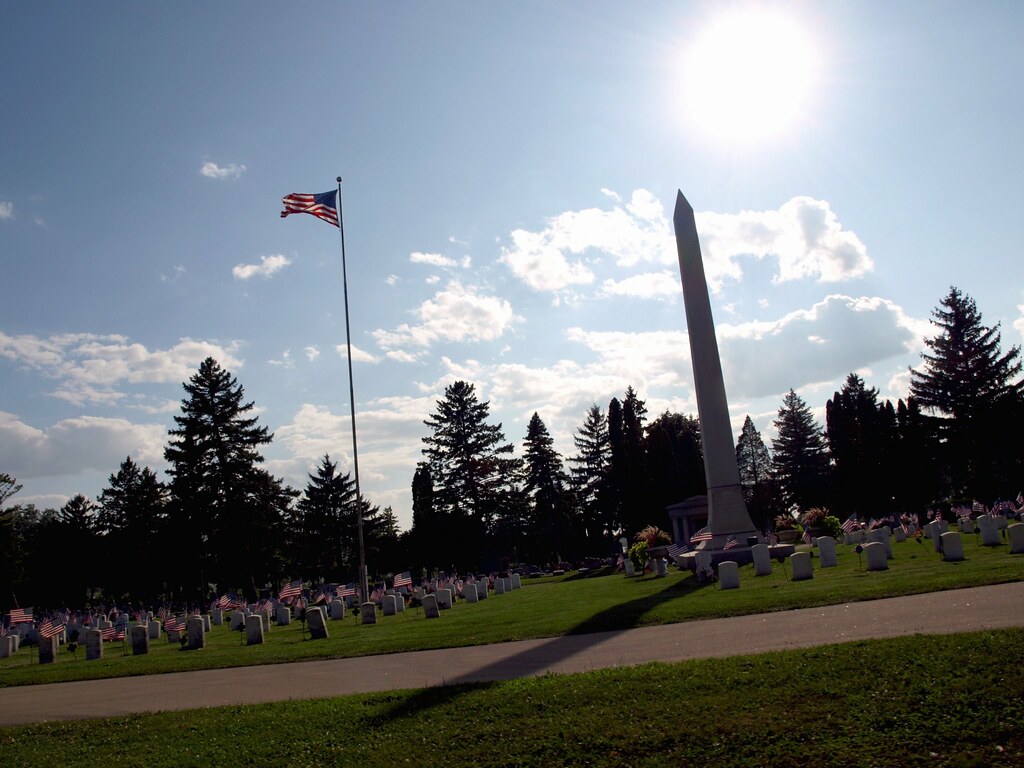 OSHKOSH, WISCONSIN** Cemetery on Lake Winnebago gobucks2 Flickr