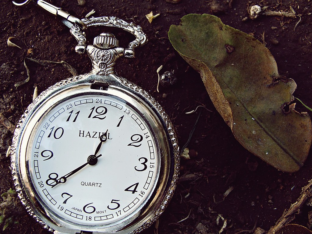 Clock is ticking while I’m killing time [Explore] Es la nú… Flickr