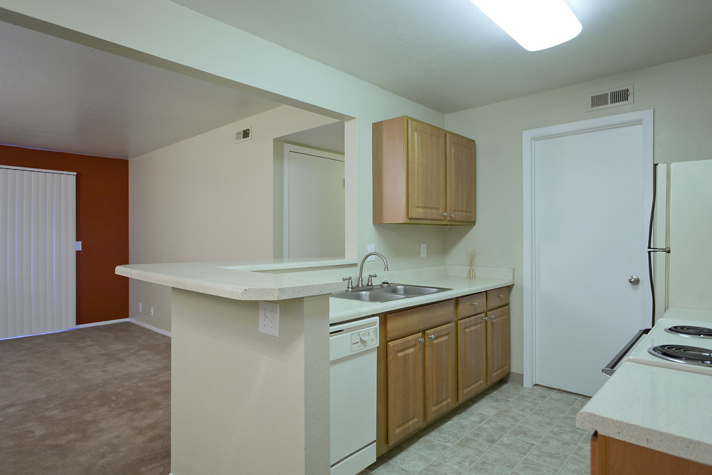 James Pointe Apartments James Pointe Apartments 632 East 6… Flickr