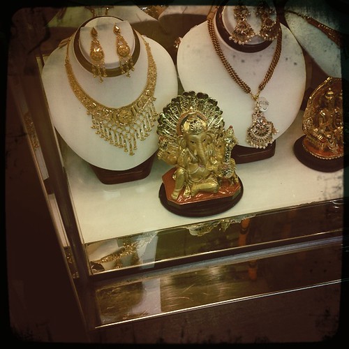 jewelry store, jackson heights Bonnie Natko Flickr