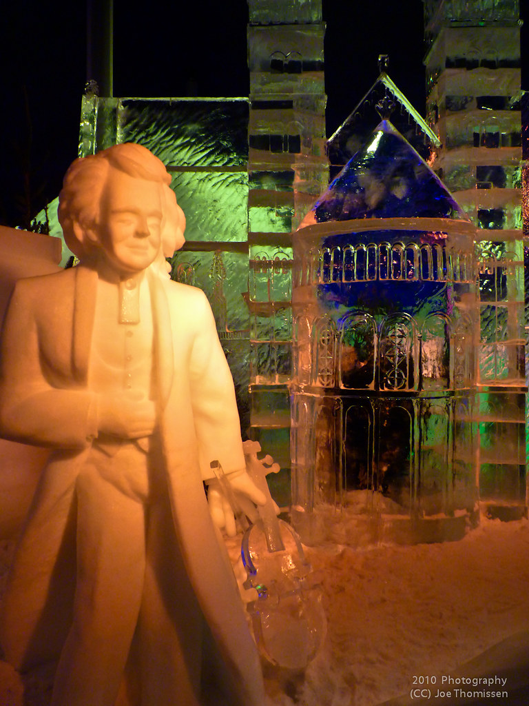 Ice sculpture Joe Thomissen Flickr