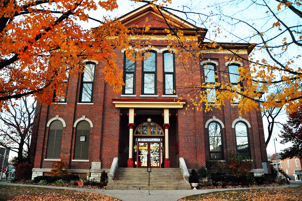 Bond County Courthouse The south side of the Bond County C… Flickr