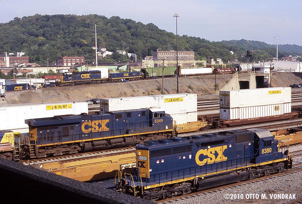 Threeway at CSX Queensgate Yard Cincinnati is famous for … Flickr