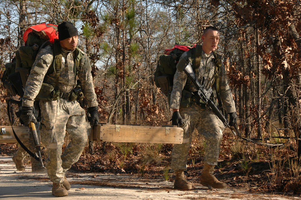 Special Forces Assessment and Selection Soldiers carry amm… Flickr