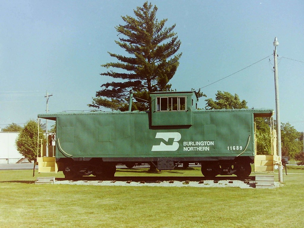 BN 11689 Lamar, MO EOS 2000 Fuji 400 Jim J. Flickr