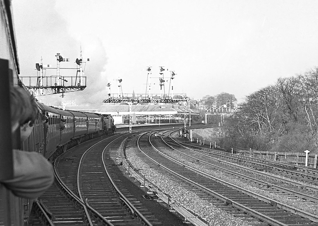 Running past Scarborough (Londesborough Road) excursion pl… Flickr