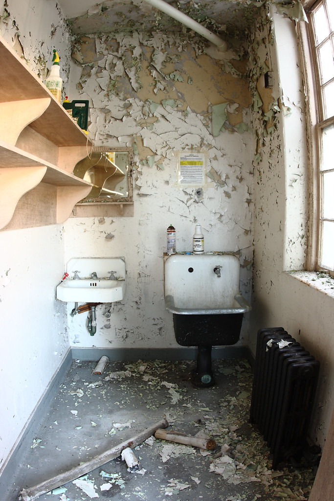 Sinks and peeling paint. Abandoned Charleston Navy Yard. Flickr