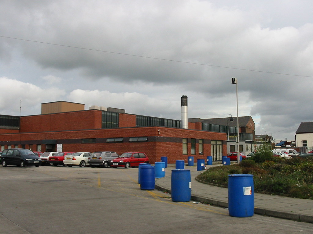 1090962_IMG Bury Garage radclifferaz Flickr