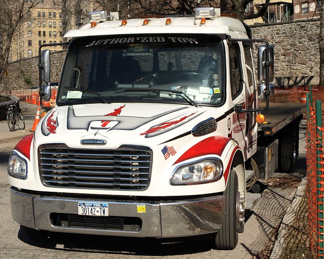 Freightliner Interstate Highway Tow Truck, Henry Hudson Parkway, New