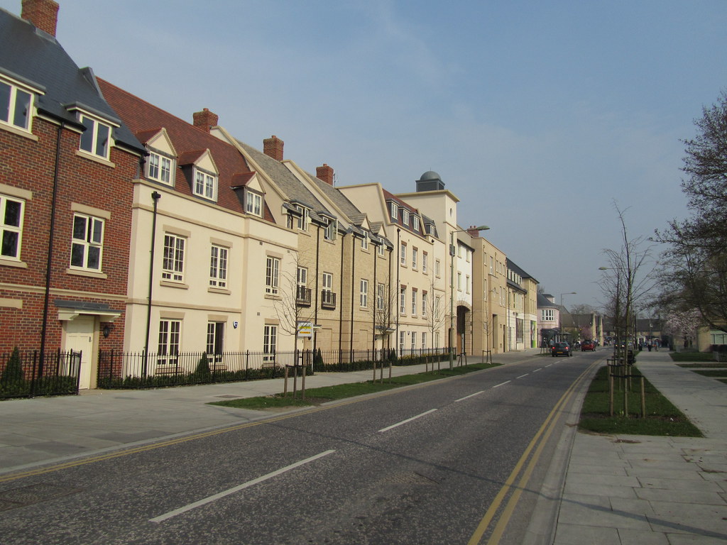 Witney Marriott's Walk The flats on the lefthand side of… Flickr