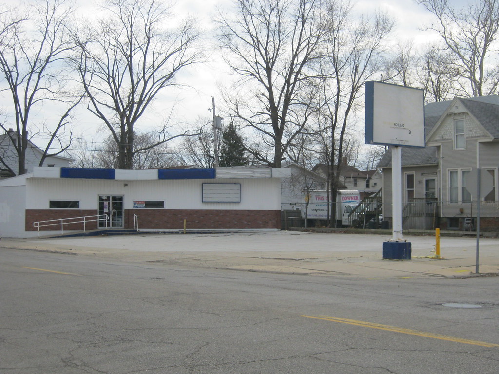Lost Freedom Closed Freedom gas station. Bloomington Illin