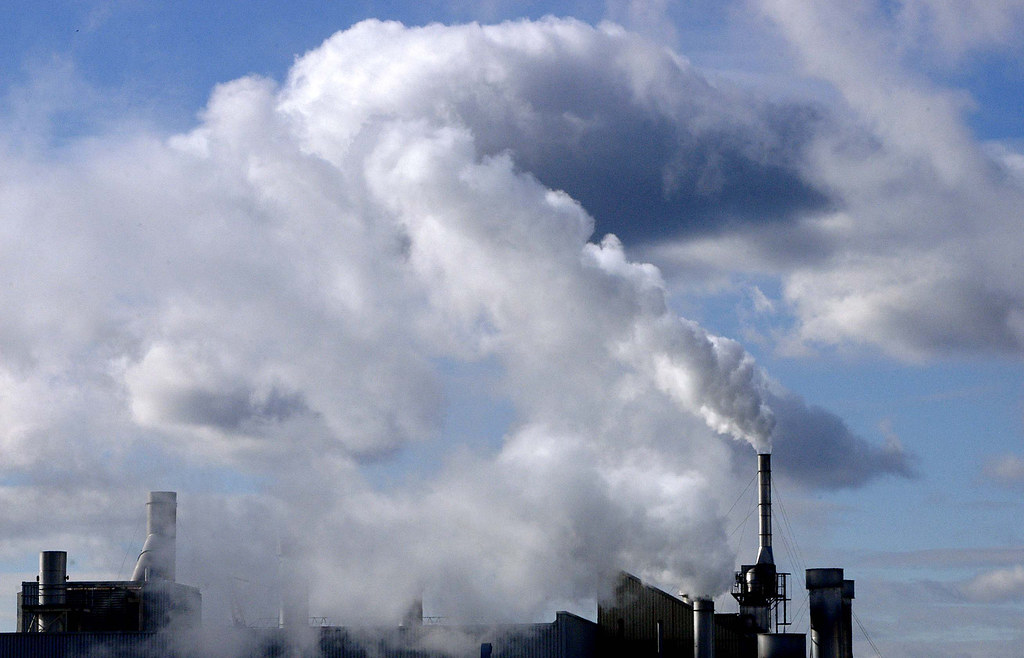 Air Pollution in Toronto Gas emissions at a manufacturing … Flickr