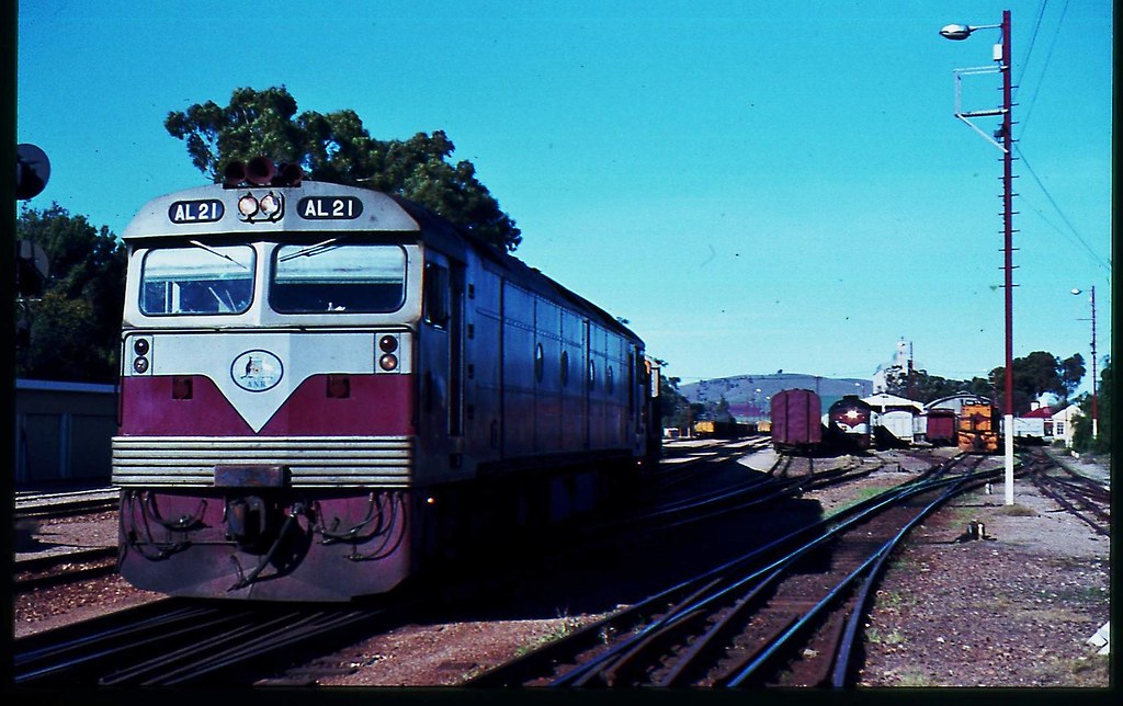Trains on 3 gauges at Gladstone South Australia AL21 Stana… Flickr