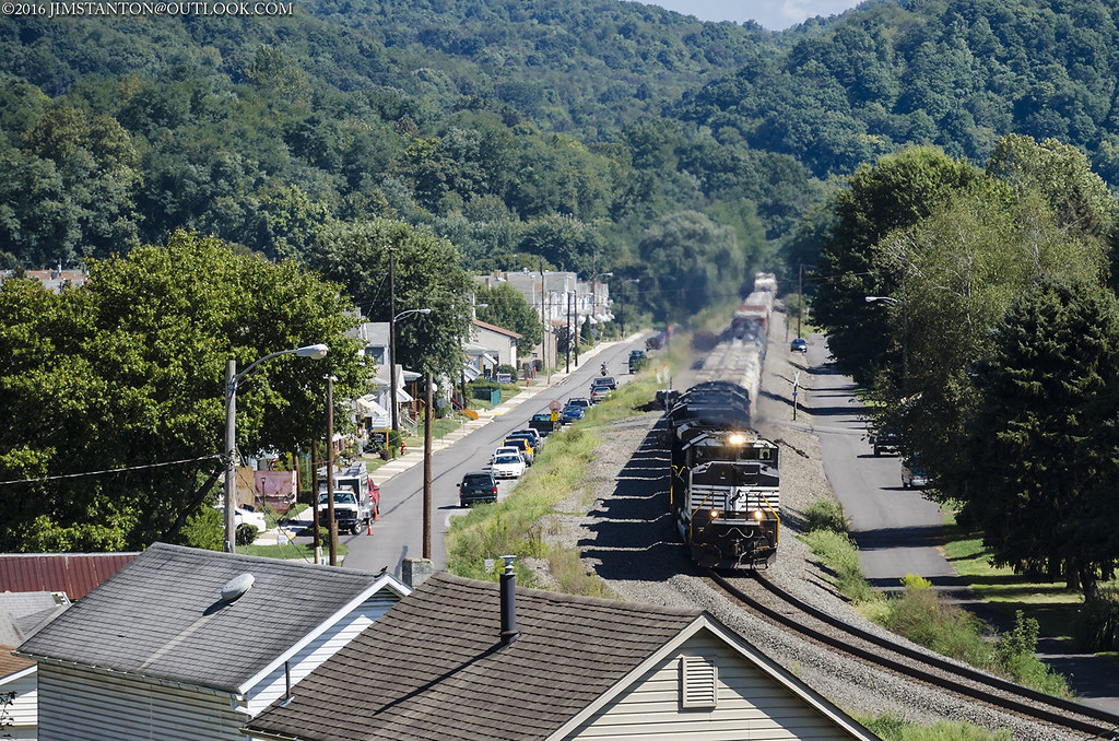 East Vandergrift It was neat to catch a Lurgan Branch trai… Flickr