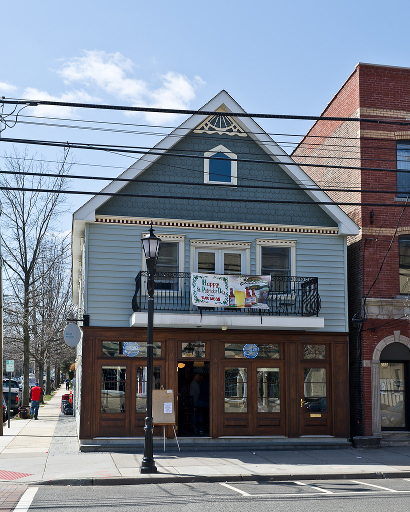 South Amboy, New Jersey Blue Moon Bar and Restaurant. They… Flickr