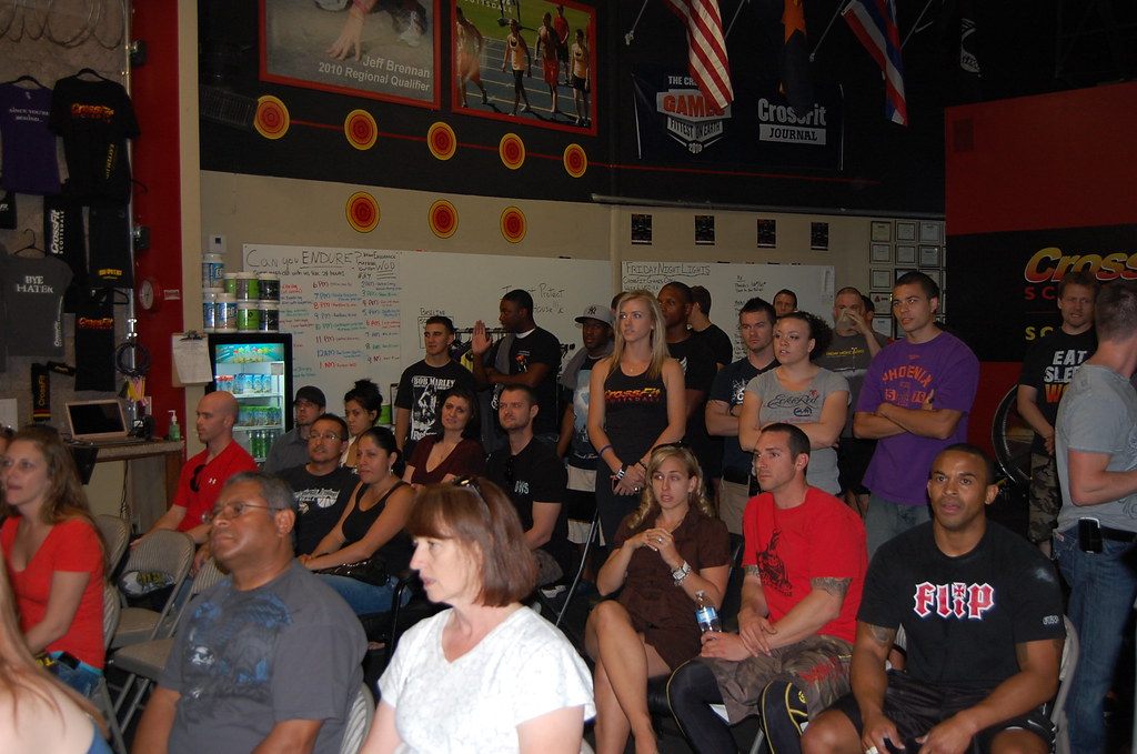 Students and Fans of Crossfit Scottsdale watch the impress… Flickr