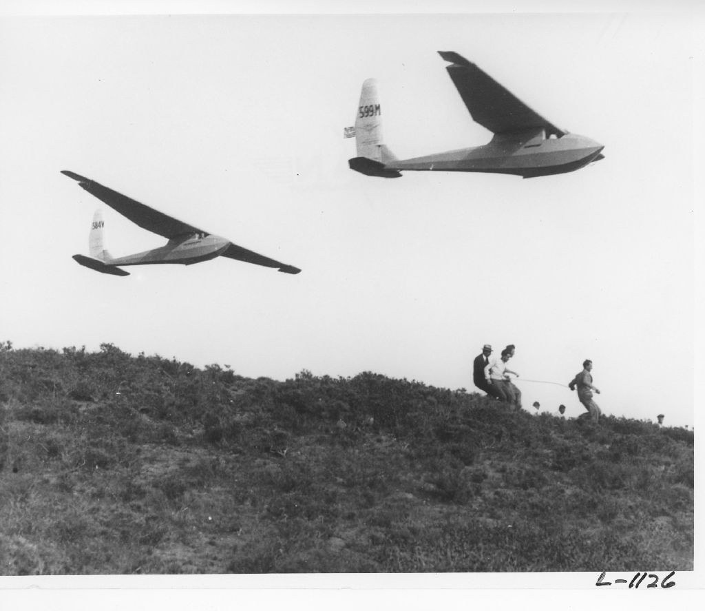 0402346 Two Bowlus sailplanes in flight Two Bowlus sailpl… Flickr