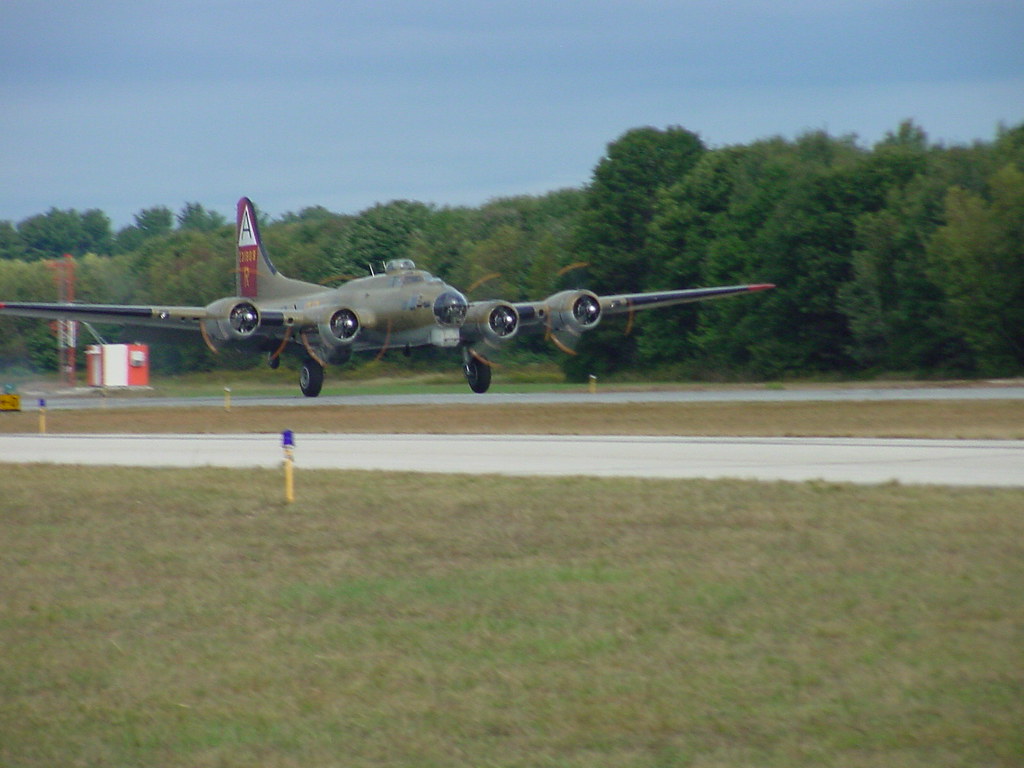 Nashua NH Airport (Boire Field) Air Show B17 Flying Fortr… Flickr