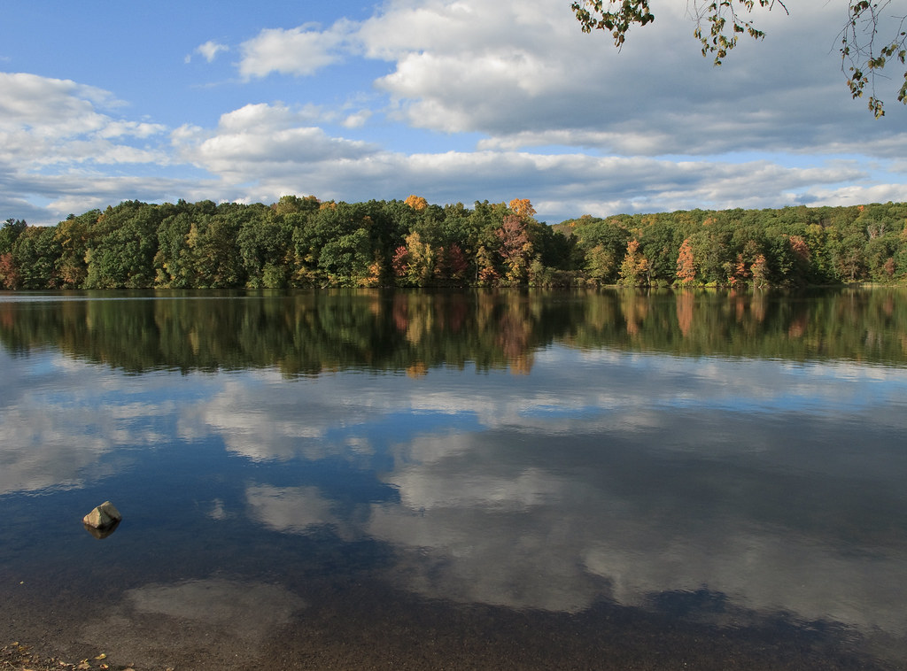 Plug Pond Fall Reflections Plug Pond, Haverhill MA Flickr