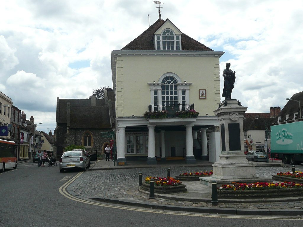 Wallingford Town Hall and War Memorial Wallingford Town Ha… Flickr