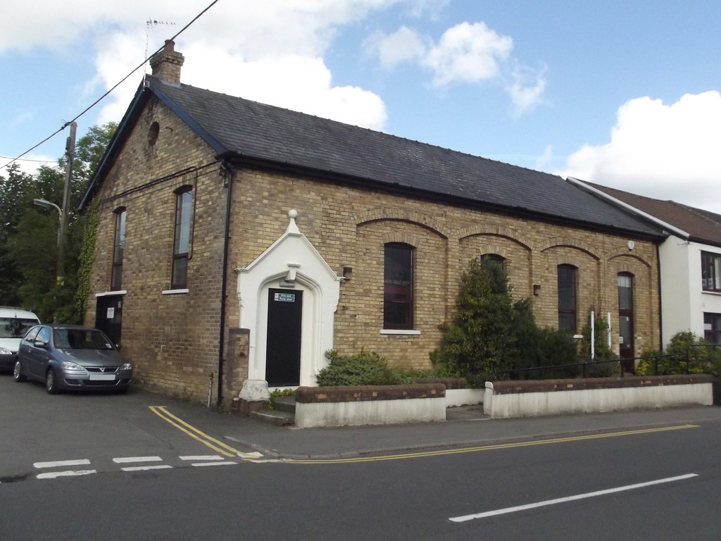 93 Cardiff Road, Taffs Well A walk up the road in Taffs We… Flickr